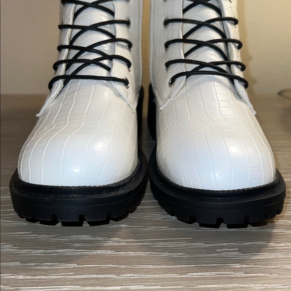 Catherine Malandrino Runner Croc Embossed White Combat Boots. - Picture 5 of 9